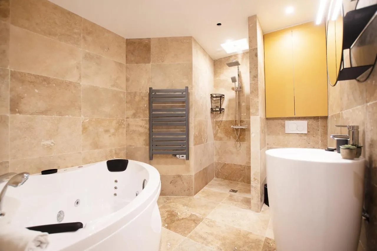 Guestready - Studio With Jacuzzi In The 10 Th * París