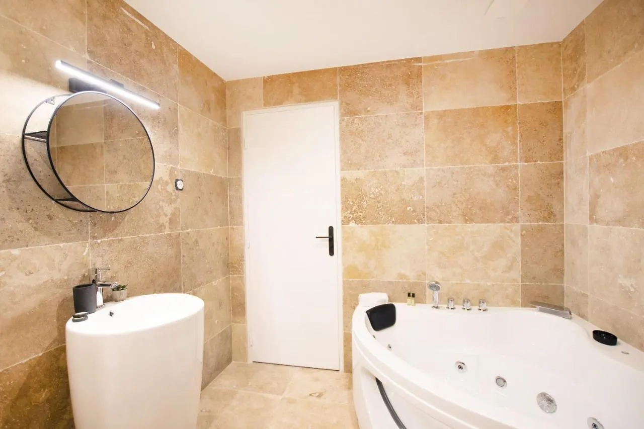 Guestready - Studio With Jacuzzi In The 10 Th *